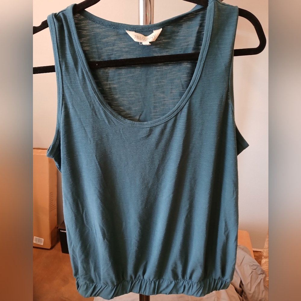 Sleeveless Scoop Neck Tank Top - Teal